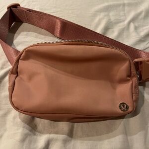 Lululemon Everywhere Belt Bag